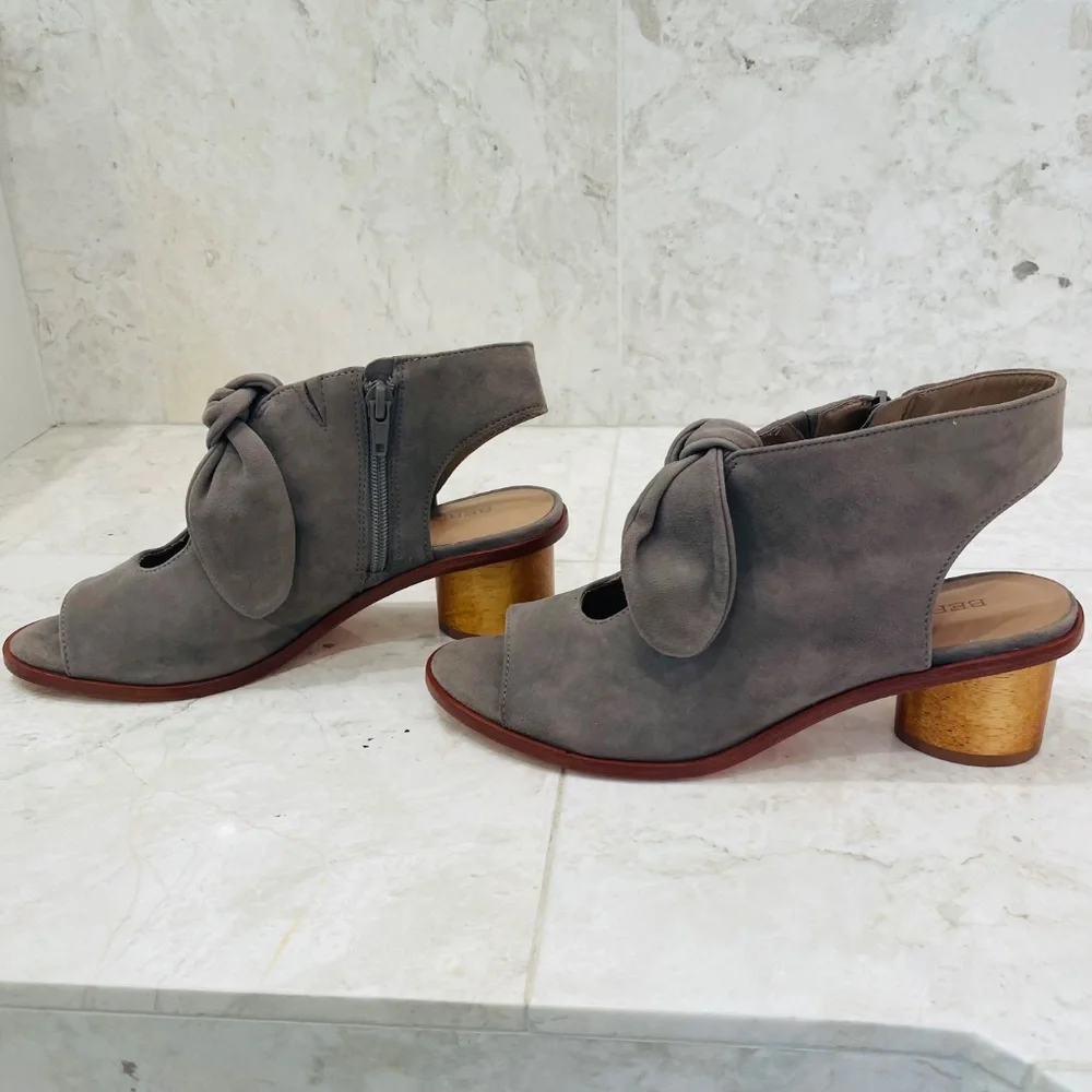 BERNARDO {6.5} Booties Gray Suede Knotted 